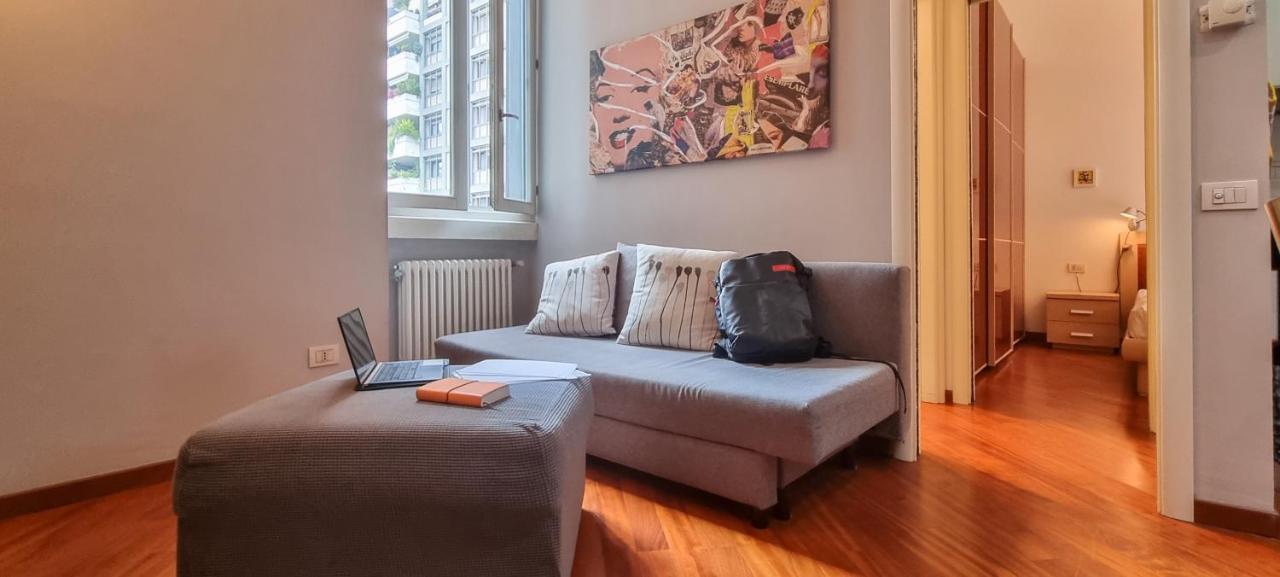 Altido Trendy 1-Bed Flat, Easy Access To Centre Milão Exterior foto