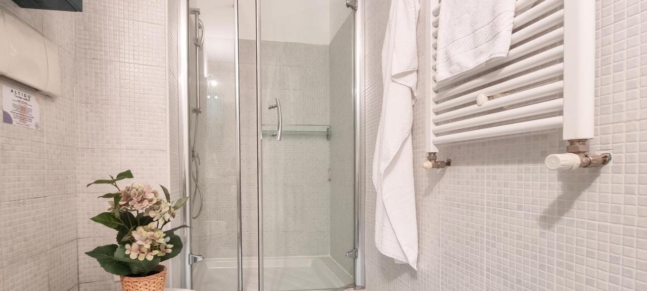 Altido Trendy 1-Bed Flat, Easy Access To Centre Milão Exterior foto