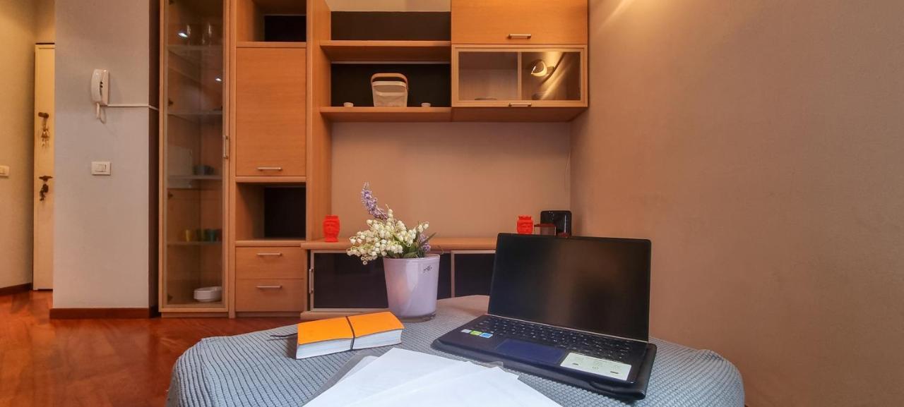 Altido Trendy 1-Bed Flat, Easy Access To Centre Milão Exterior foto