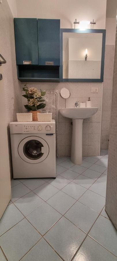 Altido Trendy 1-Bed Flat, Easy Access To Centre Milão Exterior foto